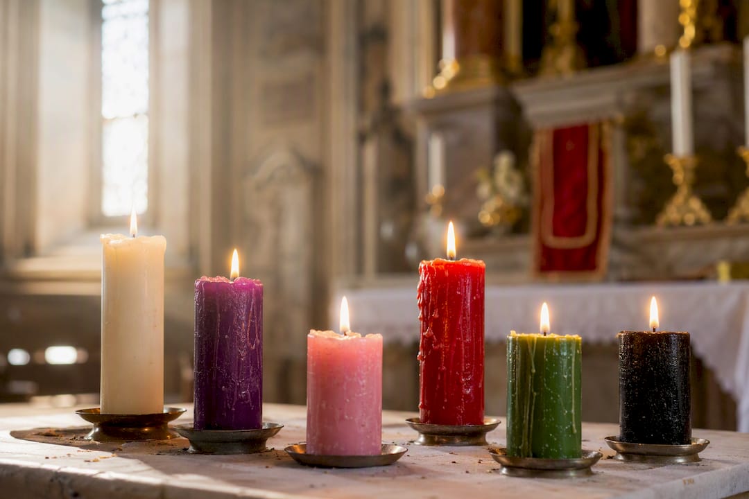 Gyertya színek jelentése liturgikus és dekorációs használatban