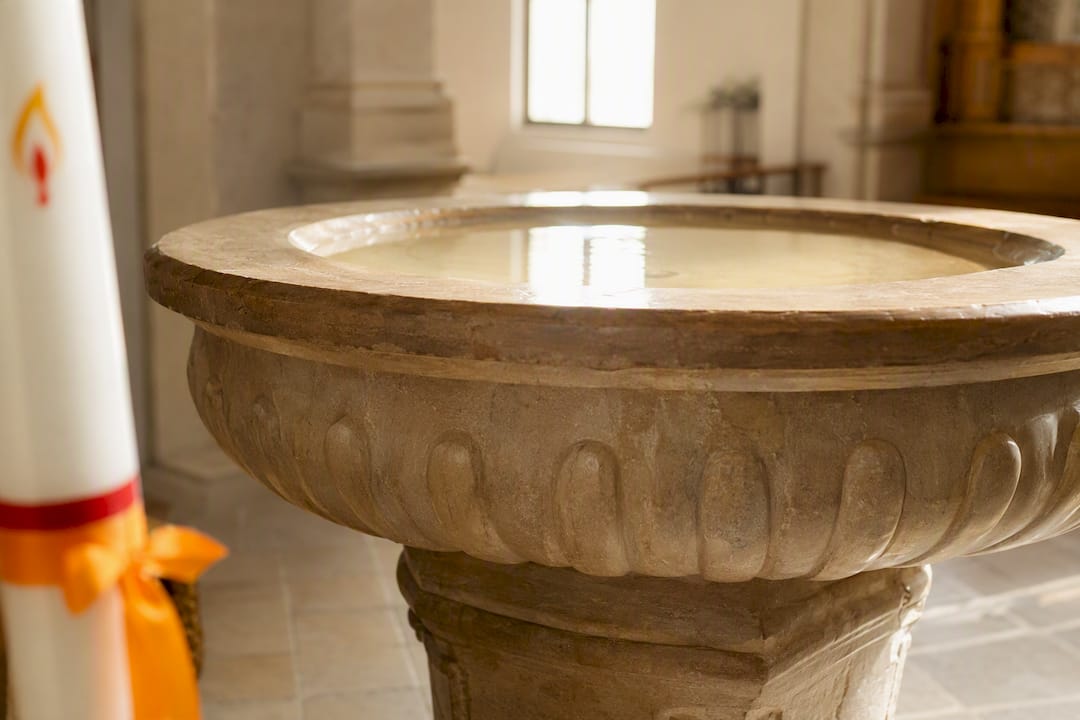 Keresztelő gyertya jelentése: liturgia, család, vásárlás